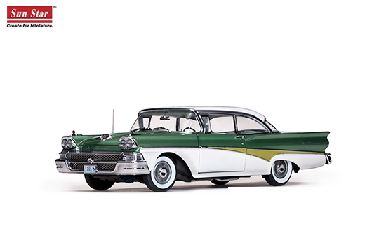 Sunstar 1/18 1958 Ford Fairlane 500 Hard Top White/Green